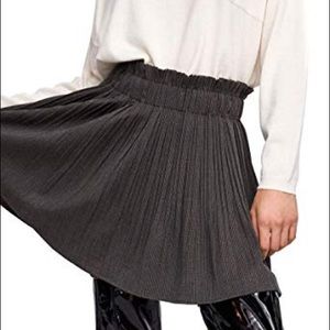 Zara Skirts - Zara womenβs checkered pleated skirt Zara Skirts - Zara womenβs checkered pleated skirt